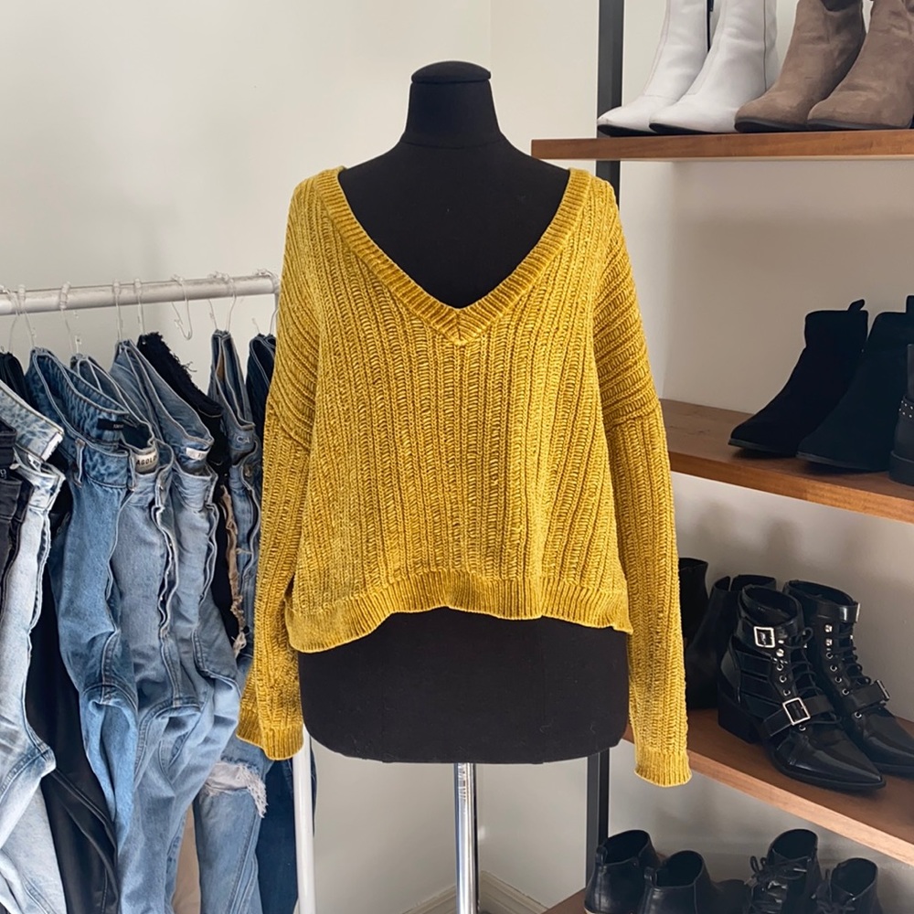 Forever 21 Mustard Yellow Chenille V-Neck Sweater | Size M
